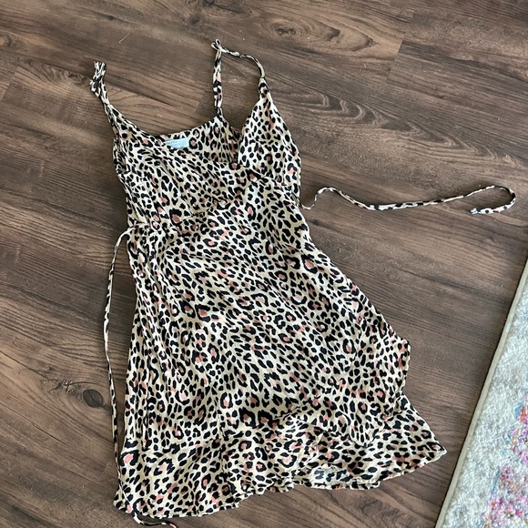 Bershka leopard print wrap mini dress - Picture 2 of 4